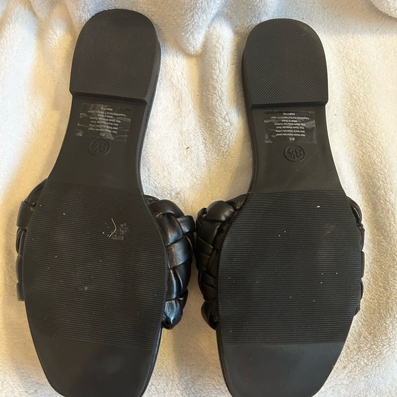 A new day black quilted sandals - Picture 2 of 3